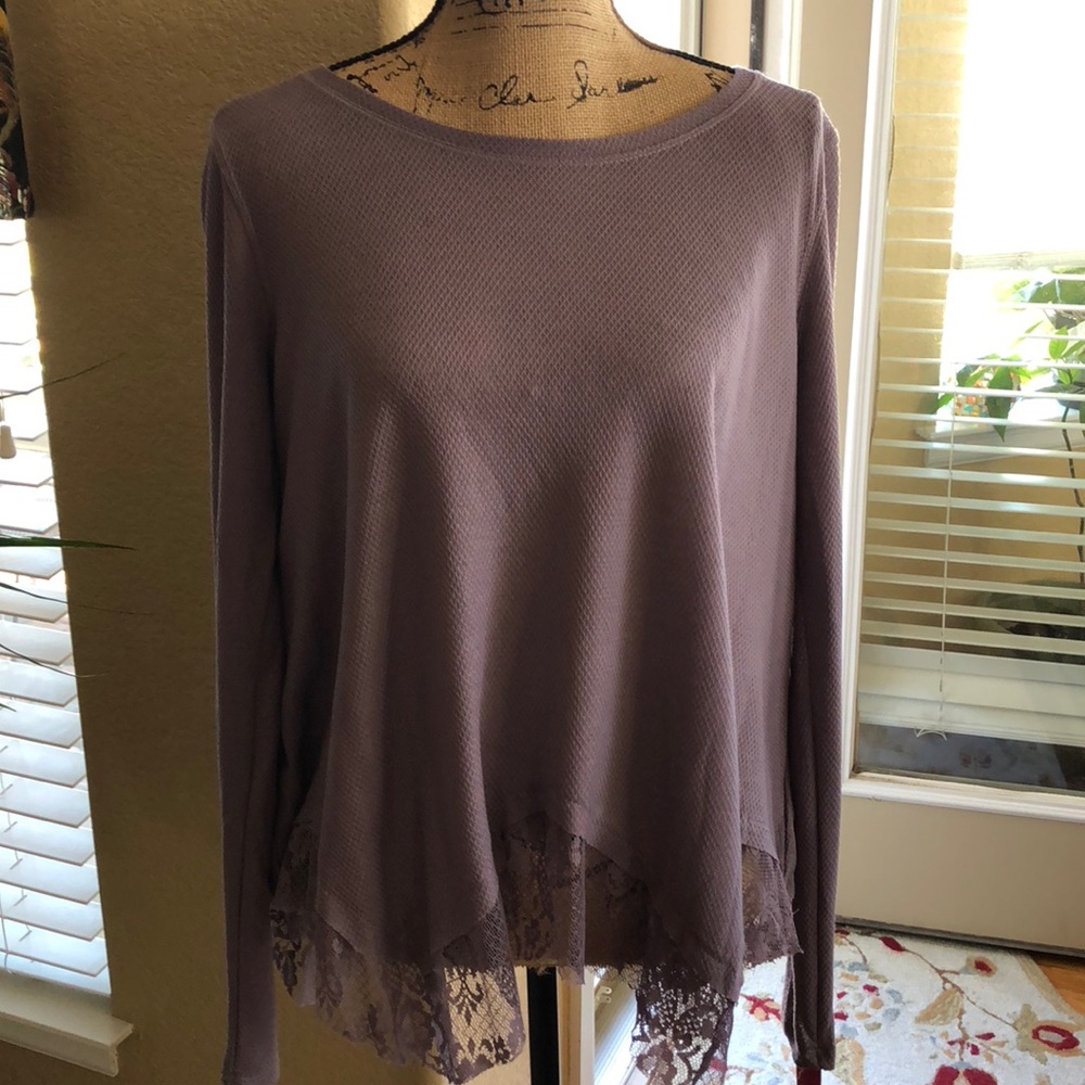Beautiful light lilac lightweight top